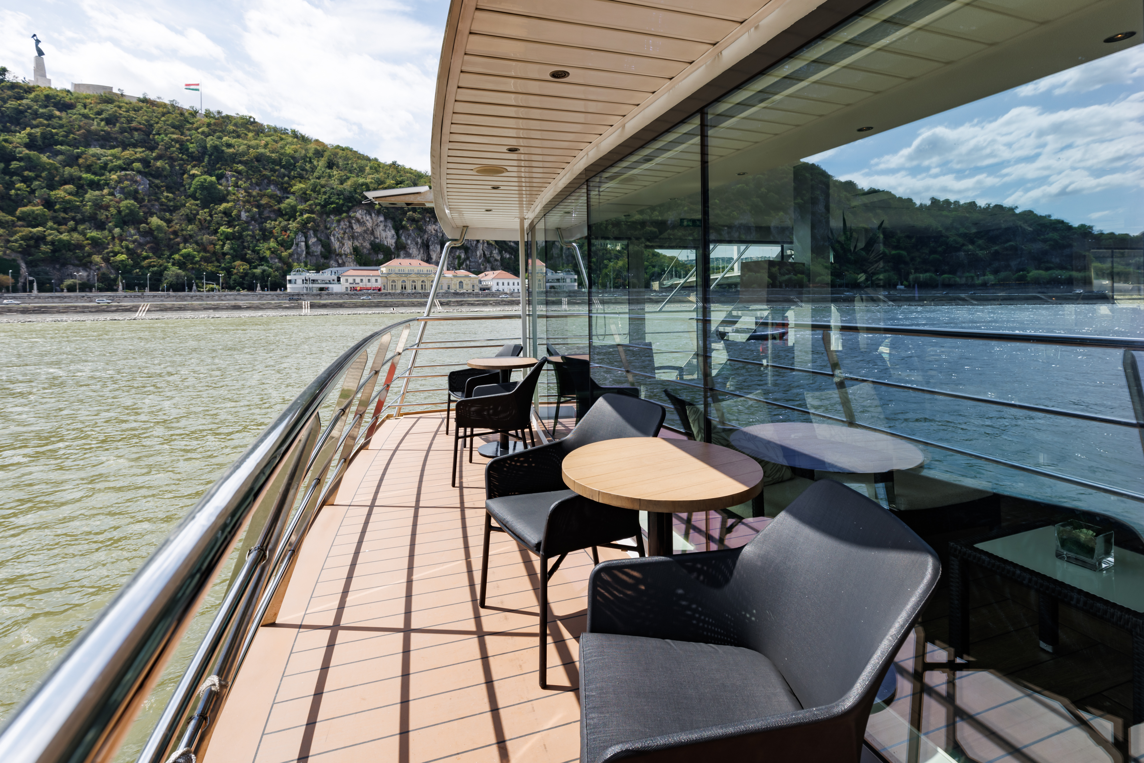 Avalon Tranquility II - Club Lounge